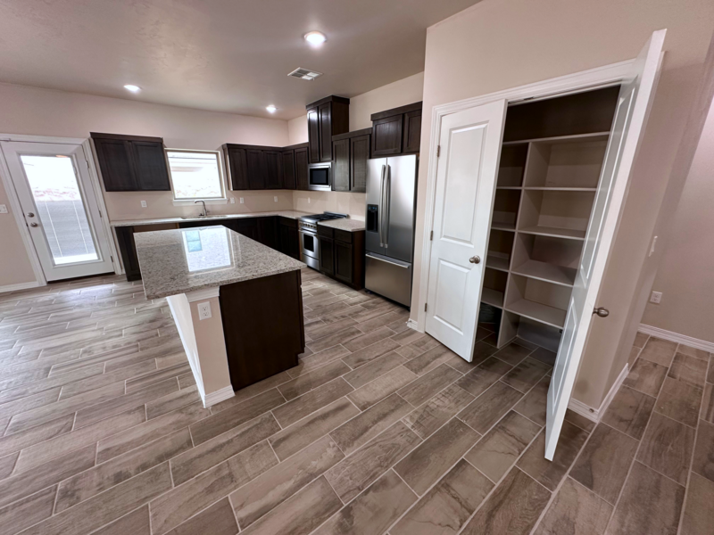 Appliances shown for illustration purposes only and may vary.