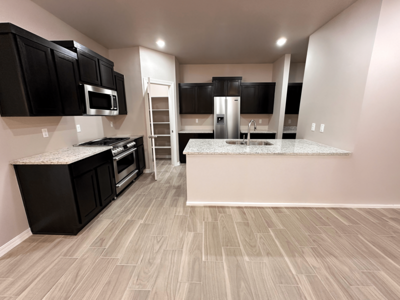 Appliances shown for illustration purposes only and may vary.