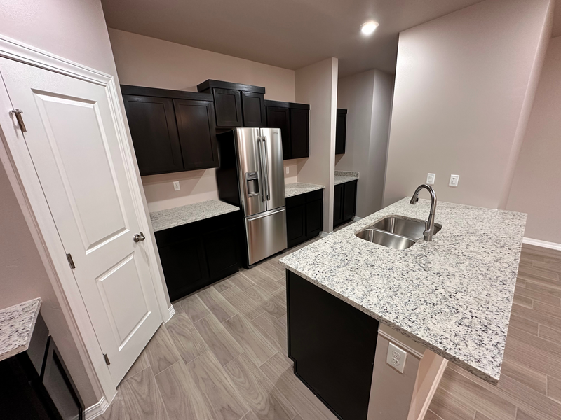 Appliances shown for illustration purposes only and may vary.