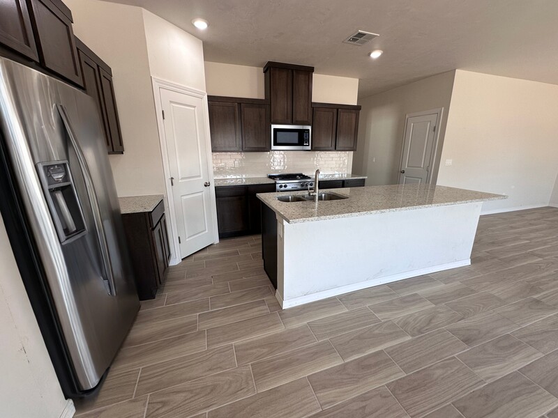 Appliances shown for illustration purposes only and may vary.