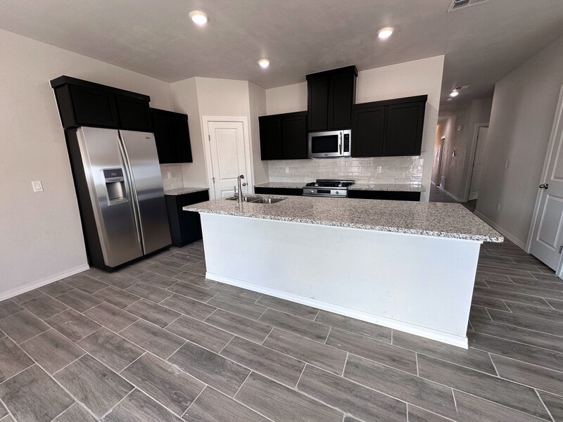 Appliances shown for illustration purposes only and may vary.