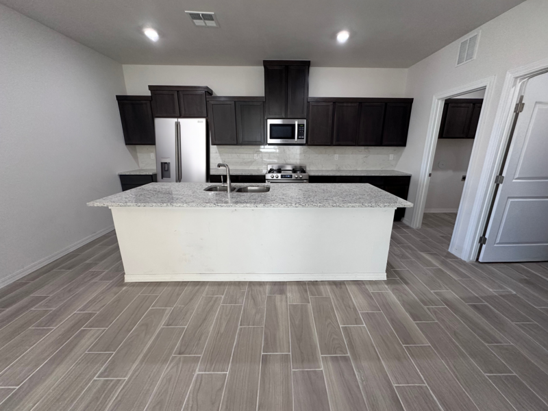 Appliances shown for illustration purposes only and may vary.