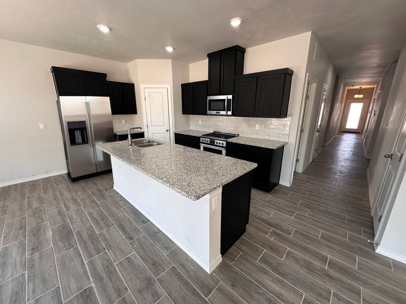 Appliances shown for illustration purposes only and may vary.