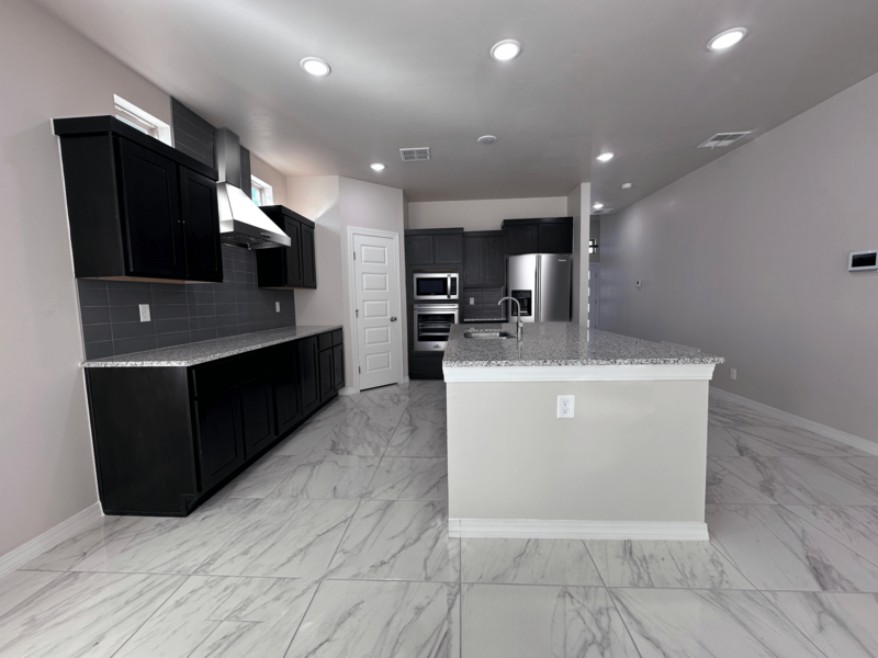 Appliances shown for illustration purposes only and may vary.