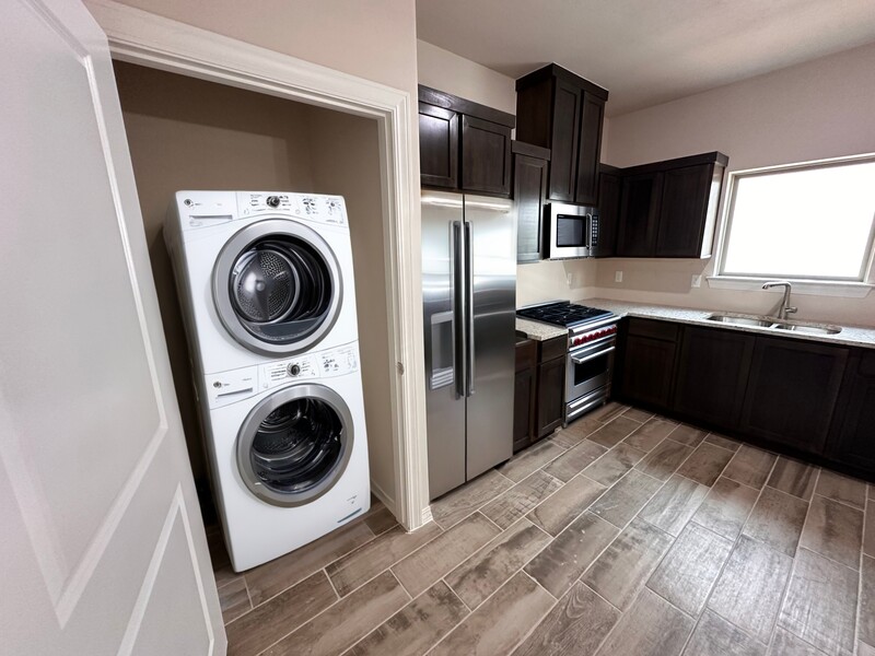 Appliances shown for illustration purposes only and may vary.