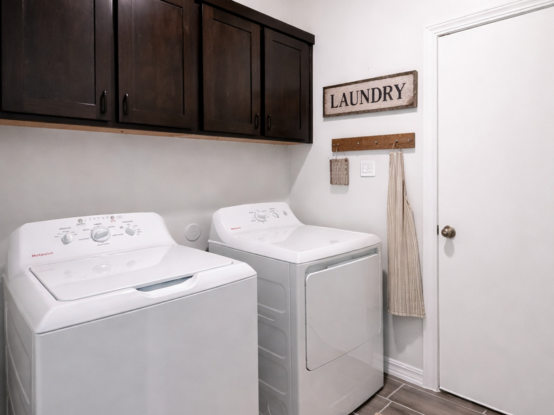 Colors may vary, appliances are for illustration only.